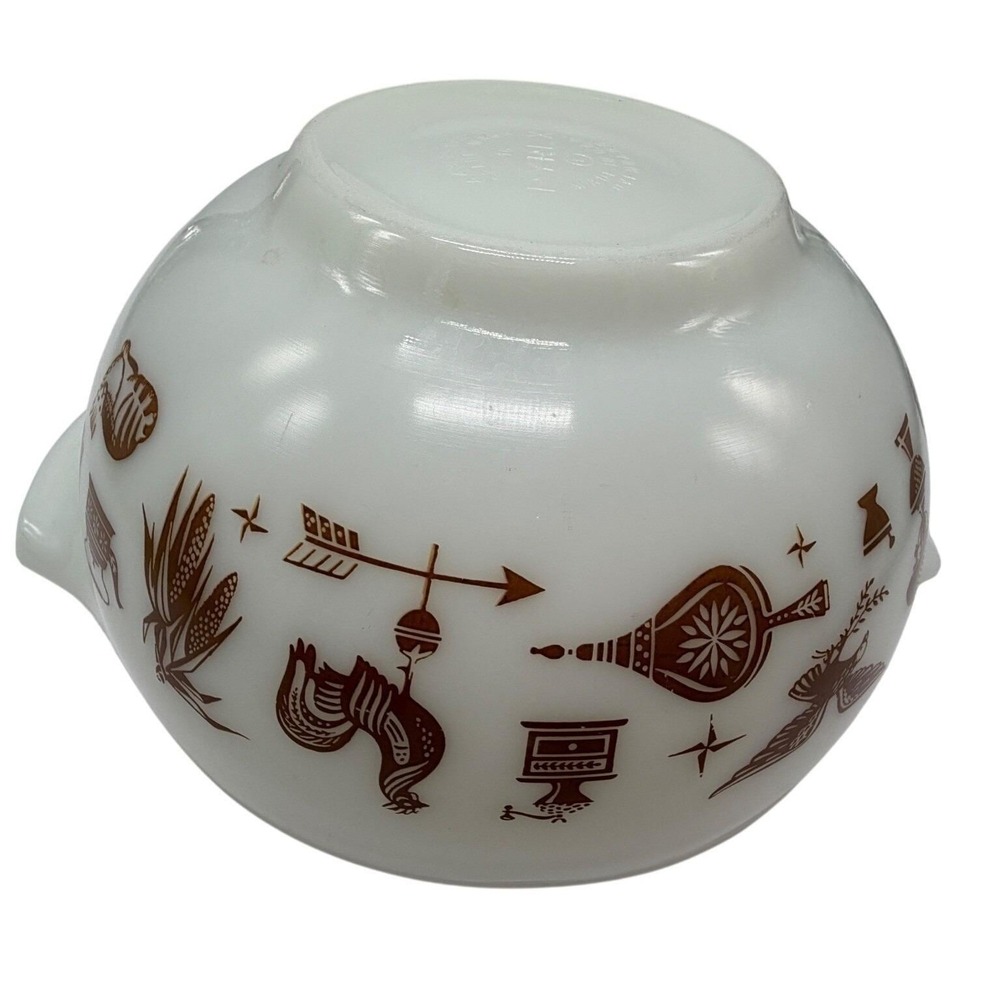 Pyrex Early American Cinderella Mixing Bowl 443 2.5 Qt Brown White Milk Glass